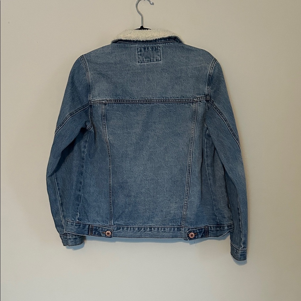 Forever 21 Blue Denim Jacket with White Sherpa Collar - Picture 3 of 3